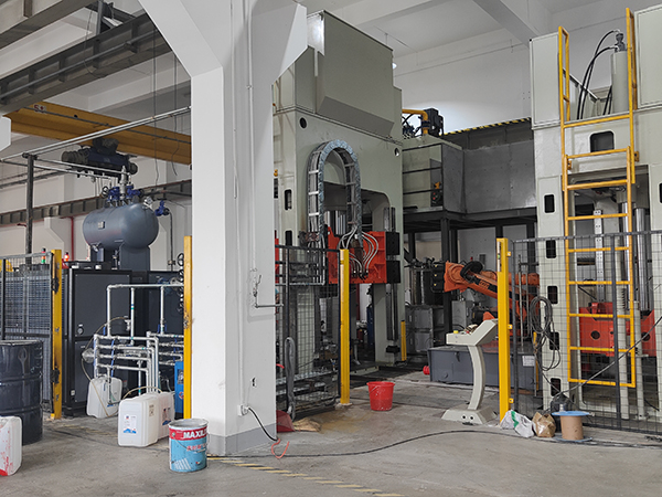 復合材料壓油溫機2